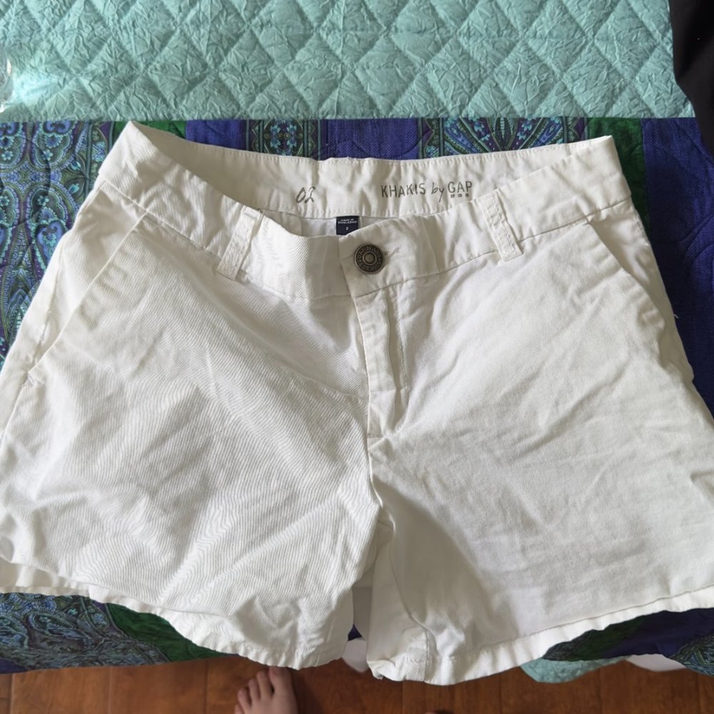 Gap White Khaki Shorts
